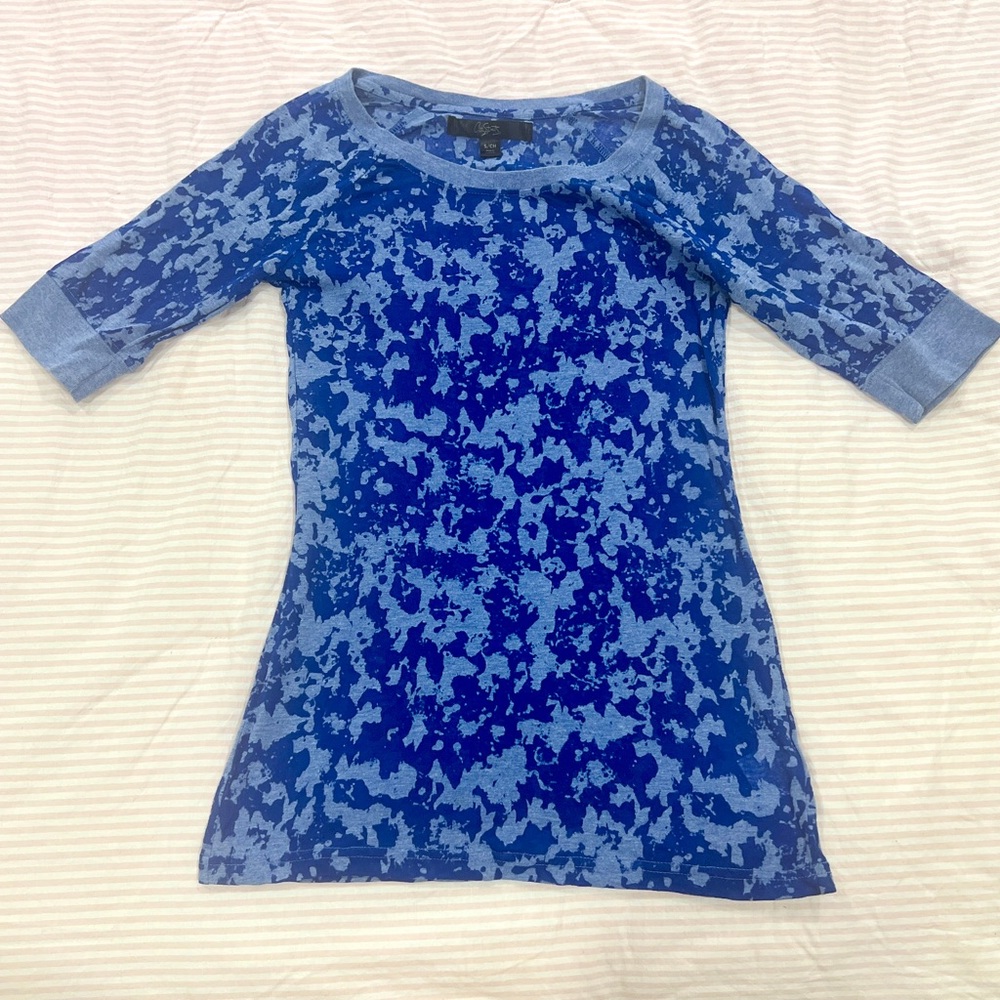 City Streets Blue Short Sleeve Tee with Elegant Pattern
